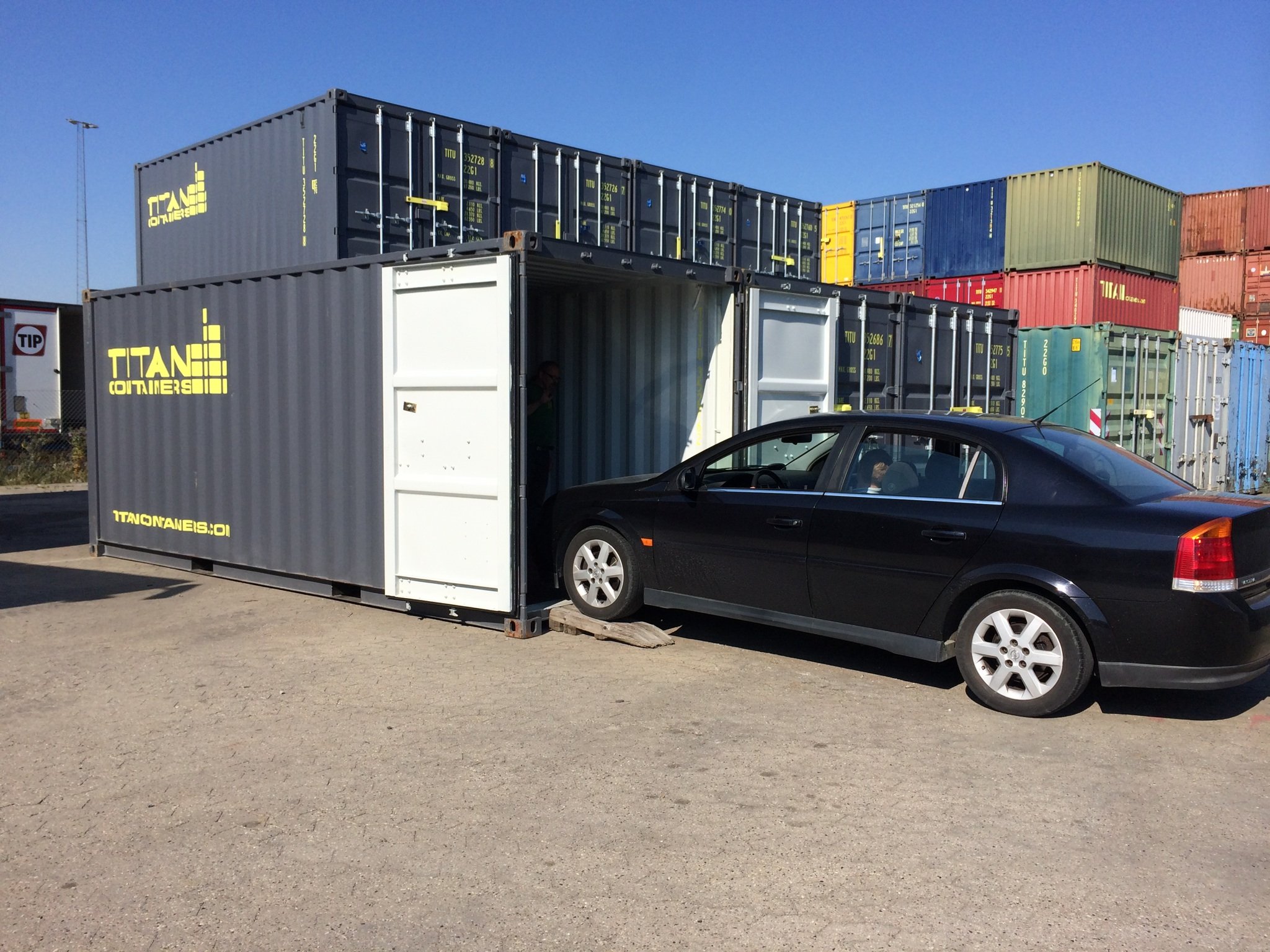 SELF STORAGE FACILITY TITAN CONTAINERS Car Storage